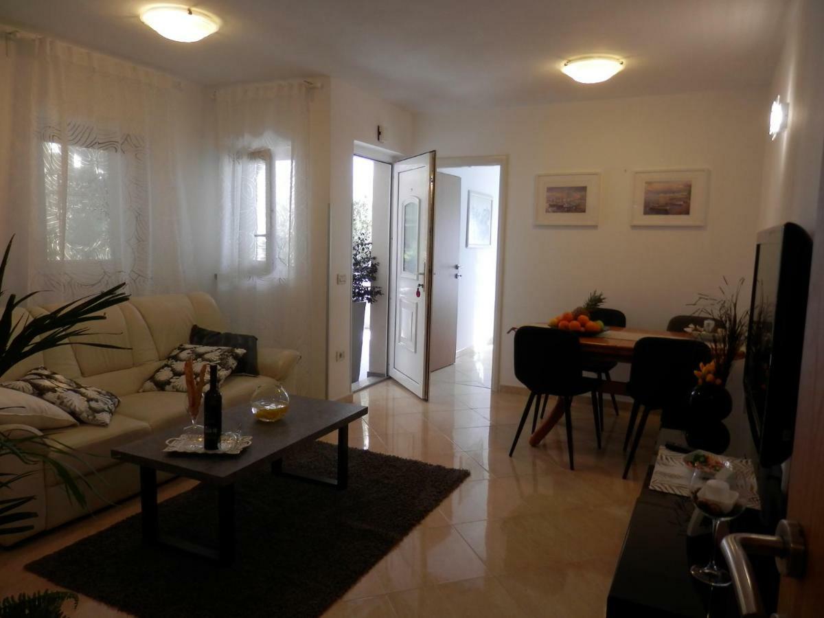 Melody Apartment Porec Esterno foto
