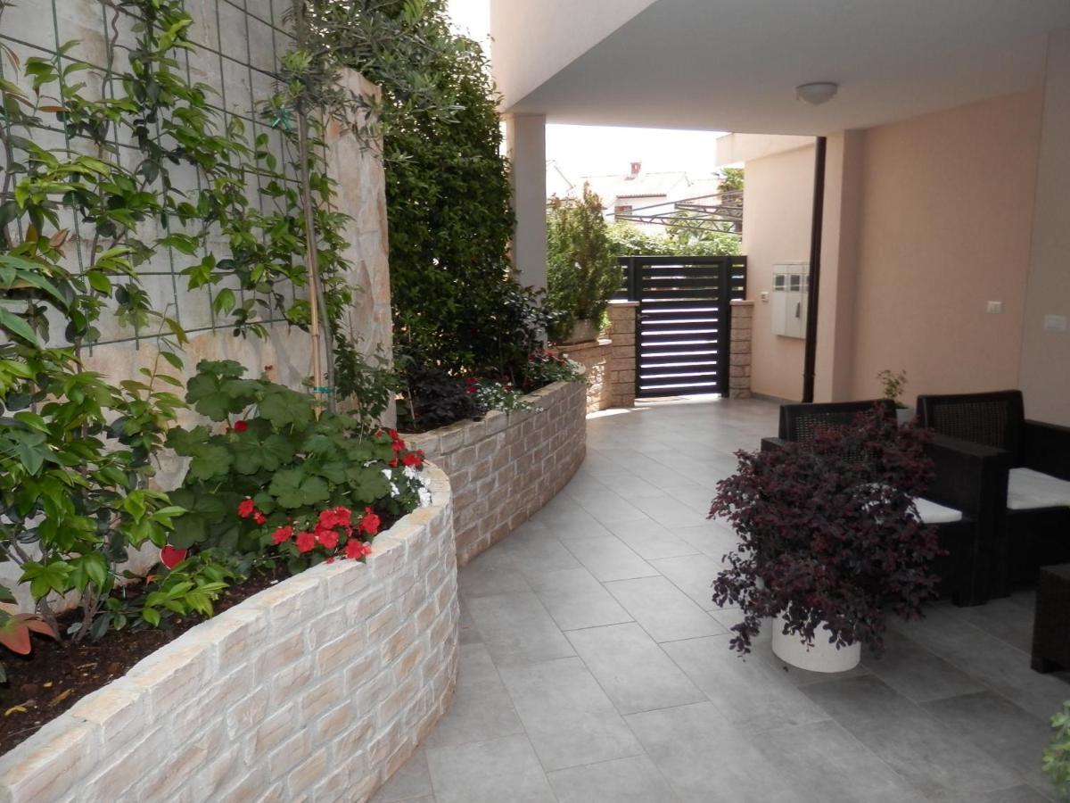 Melody Apartment Porec Esterno foto